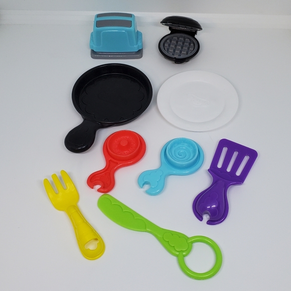 Playdoh Kitchen Creations Bundle - Picture 9 of 13